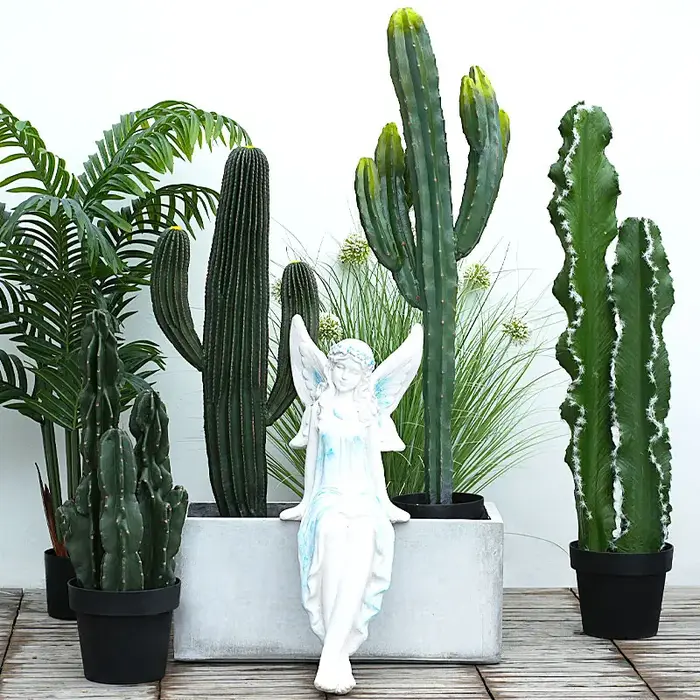 Plante tropicale succulente artificielle avec pot