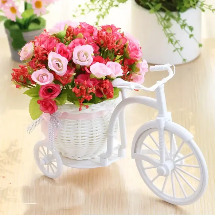 Fleurs artificielles Roses en soie rotin vélo Vase en plastique