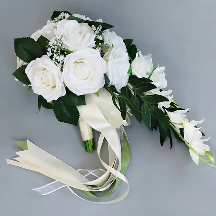 Fleur artificielle de bouquet de roses de goutte d'eau de mariée de cascade exquise