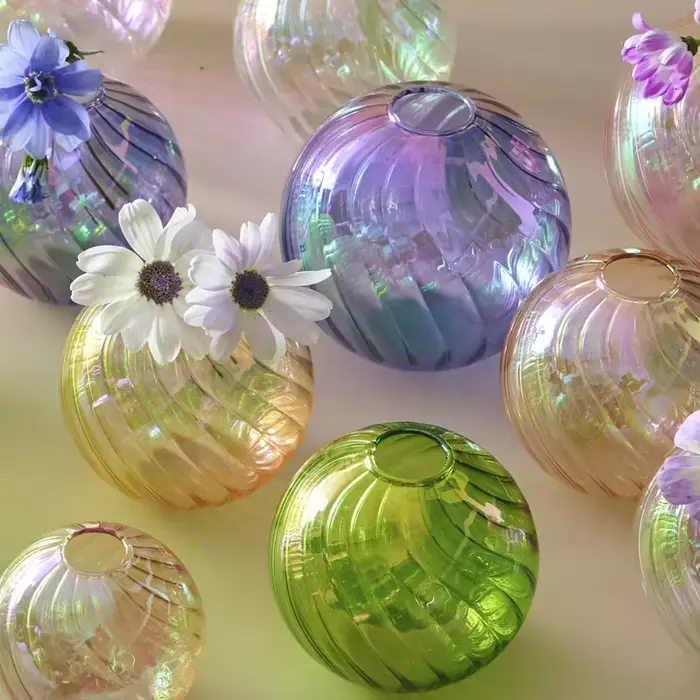 Vases boule irisés pour la décoration intérieure