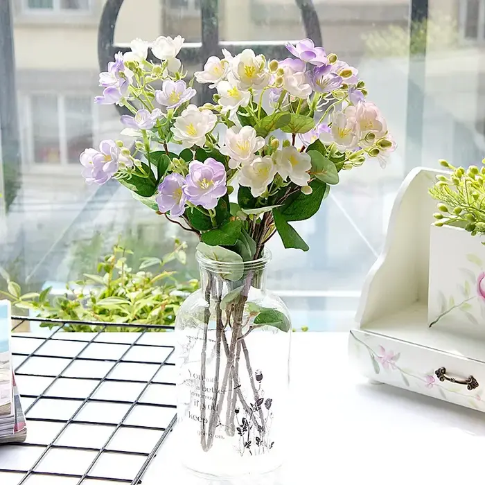 Petite fleur artificielle de jasmin