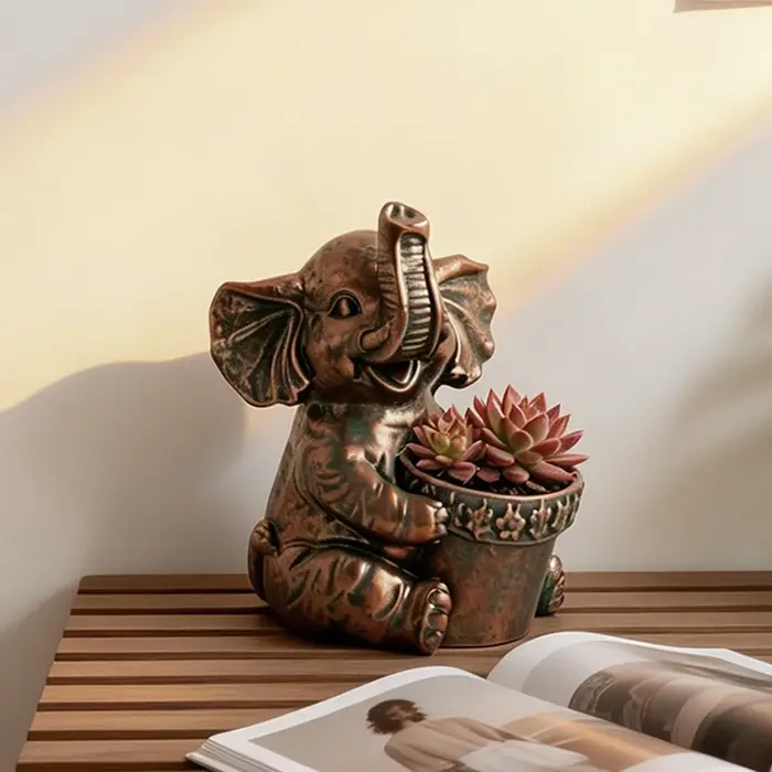 Statue de plante en forme d'éléphant vintage