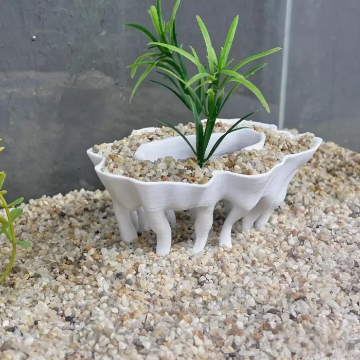 Plantes d'aquarium imprimées en 3D en forme de racines d'arbre, avec des pots de fleurs servant également de décorations d'aquarium