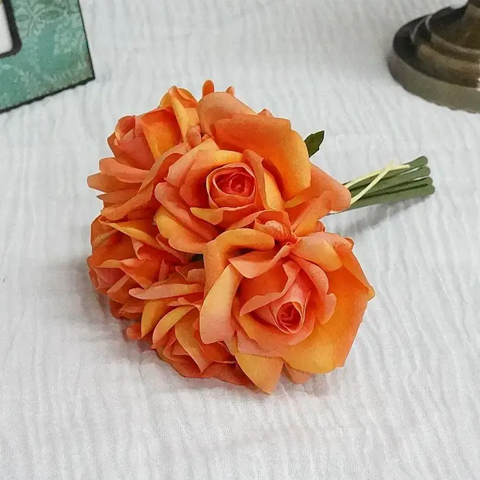 Roses artificielles hydratantes au toucher réel
