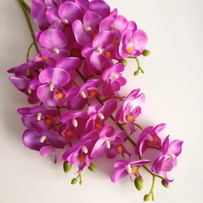 Plante à tête de fleur artificielle