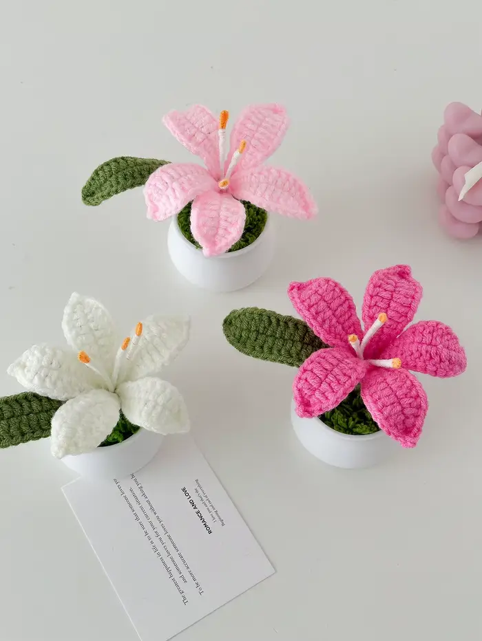Pot de fleurs de lys tissé à la main