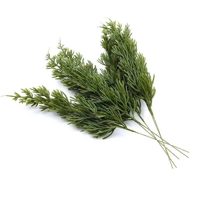 Plante artificielle de pin vert