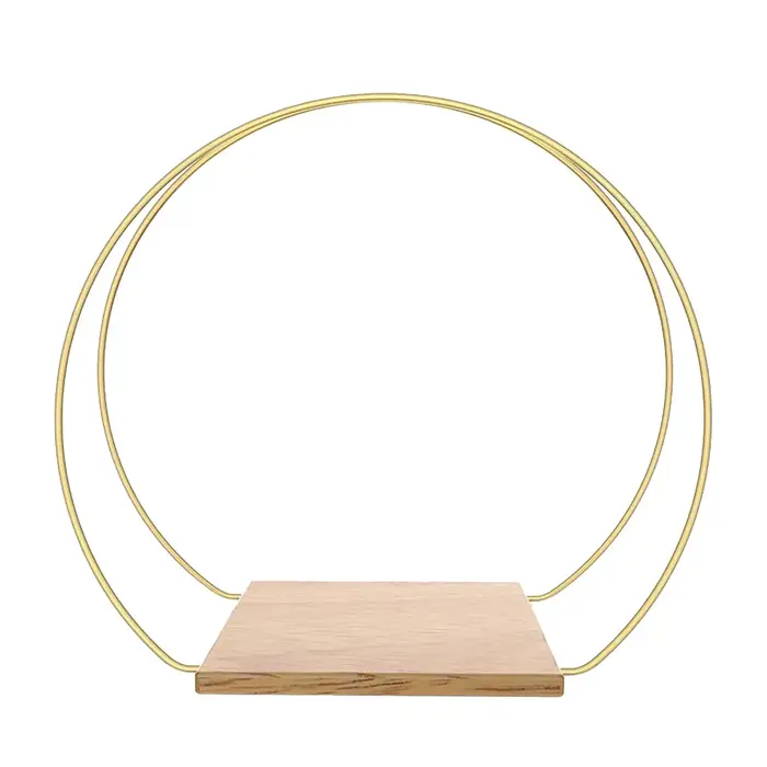Pièce maîtresse de cerceau floral en métal avec support en bois, anneaux de couronne de cerceau d'or
