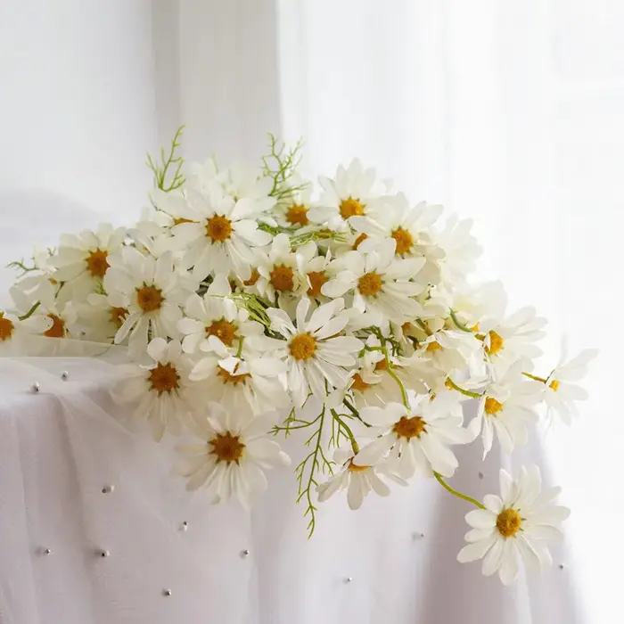 Bouquet de petites fleurs artificielles marguerites