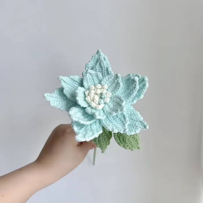 Rose mensuelle faite à la main au Crochet