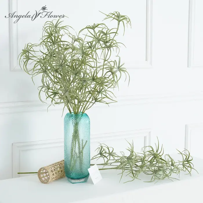 Branches artificielles de plantes vertes