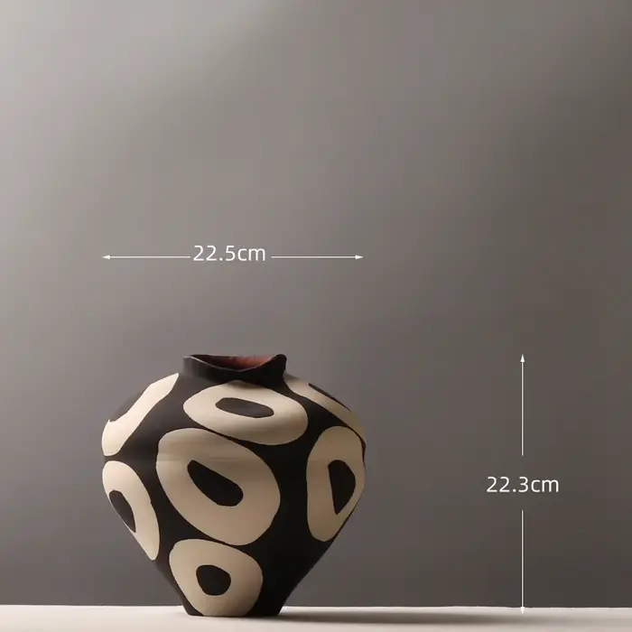 Vase en céramique cercles géométriques dessinés à la main