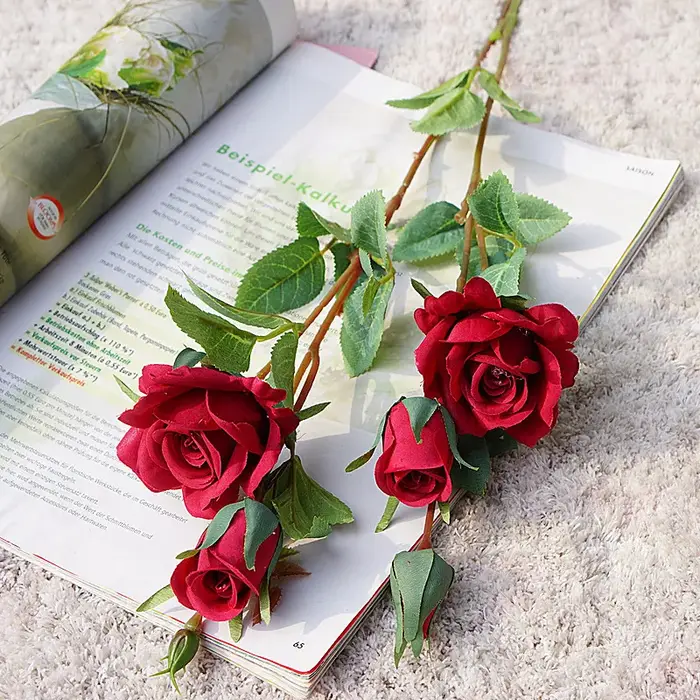 Belle rose artificielle en soie
