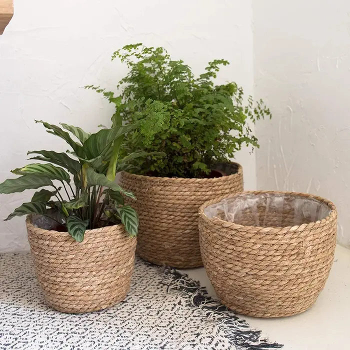 Panier de fleurs en rotin