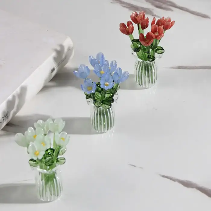 Bouquet de fleurs en verre avec vase