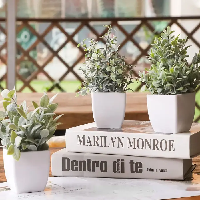 Plante artificielle en Pot Miniature d'eucalyptus