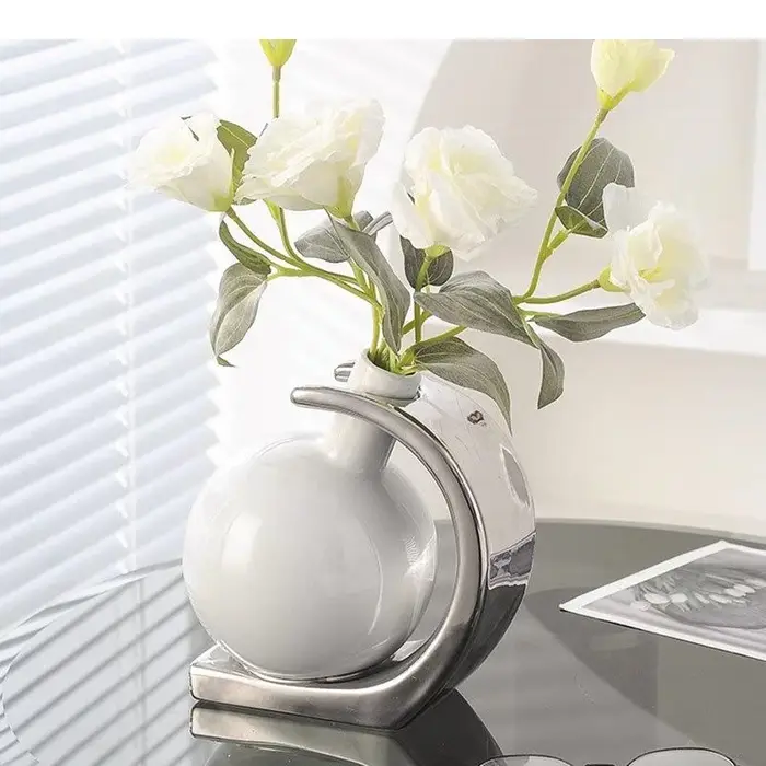 Vase en céramique inclinable