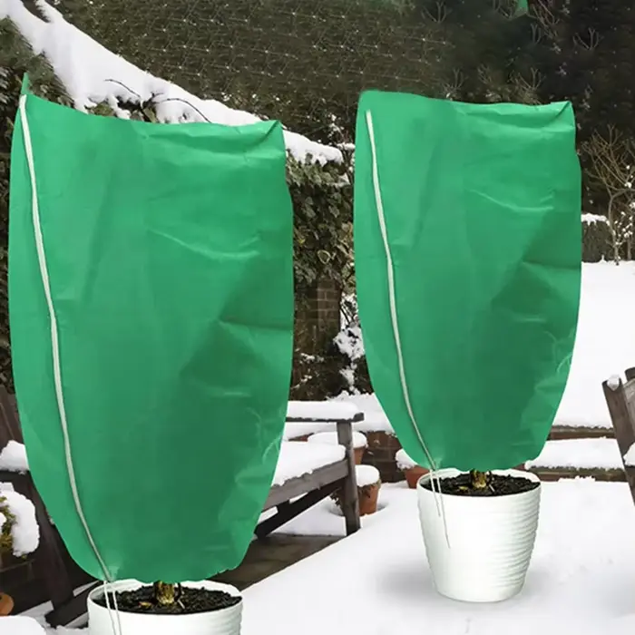 Couverture de protection hivernale pour plantes en pot