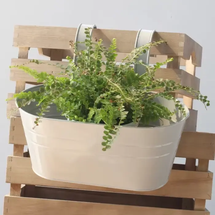 Pot de fleur suspendu coloré