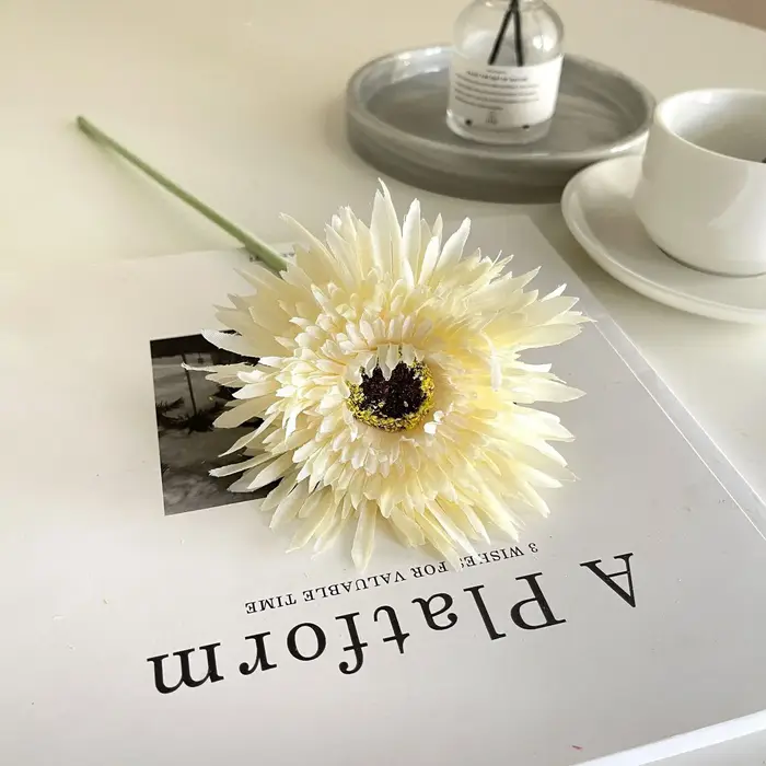Fleur de chrysanthème artificielle