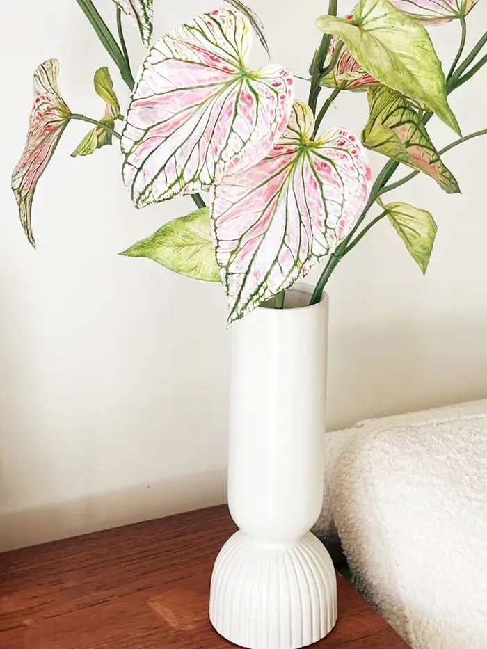 Plante artificielle au caladium
