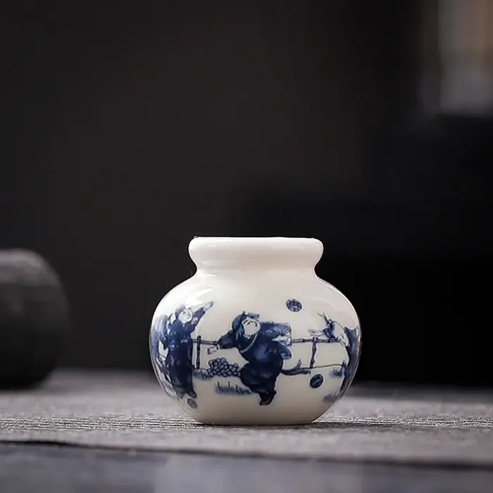 Mini Vase à fleurs en porcelaine Bodied fine bleue et blanche, étagère pour la maison, chambre à cou