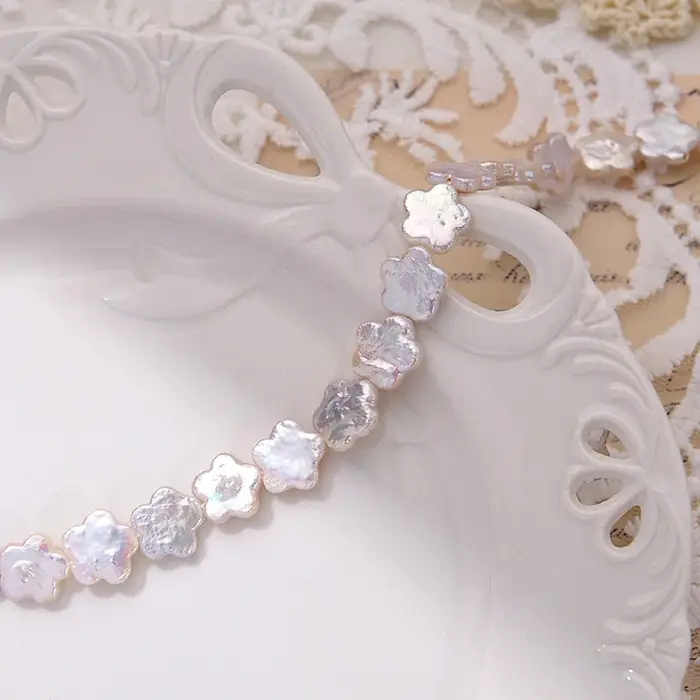Perles d'eau douce naturelles en fleur de prunier baroque, avec petites fleurs irrégulières, perles 