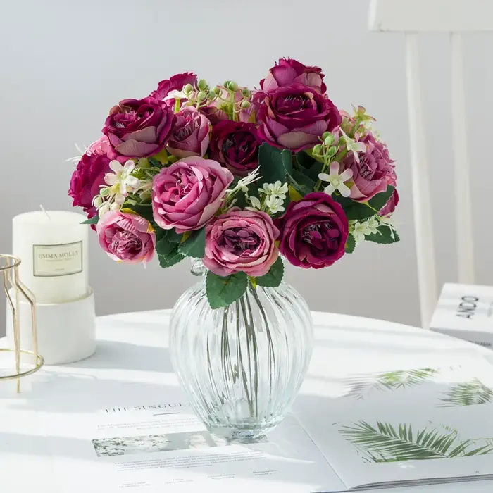 Vase à fleurs artificielles
