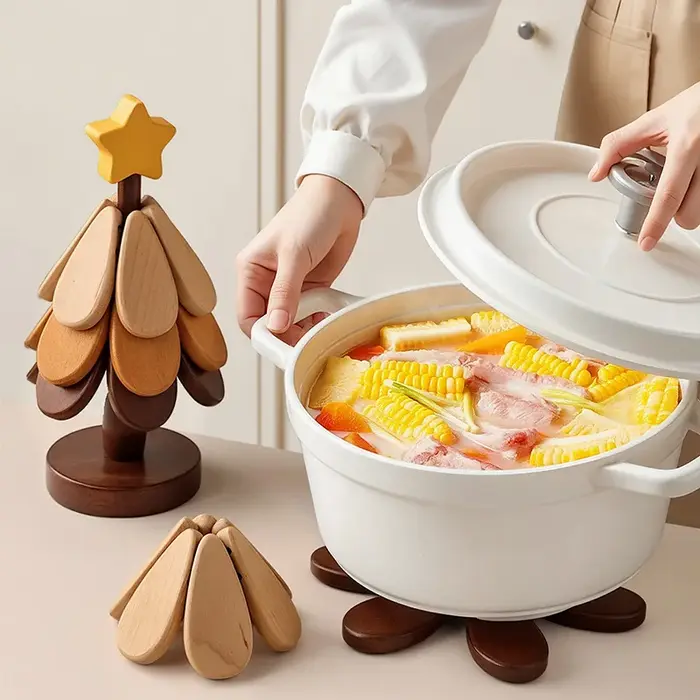 Ensemble de dessous-de-plat en bois naturel de qualité supérieure en forme de sapin de Noël