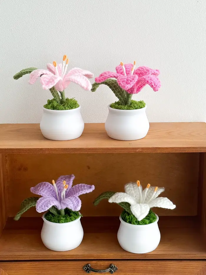 Pot de fleurs de lys tissé à la main