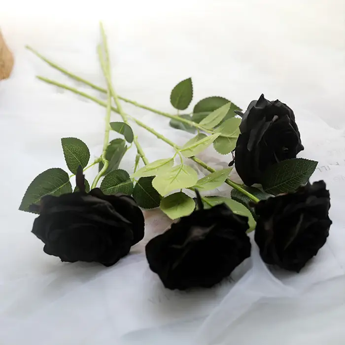 Rose artificielle gothique en soie noire