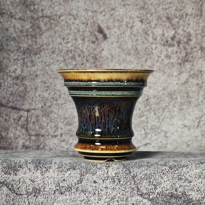 Petit pot à plantes en céramique fait main