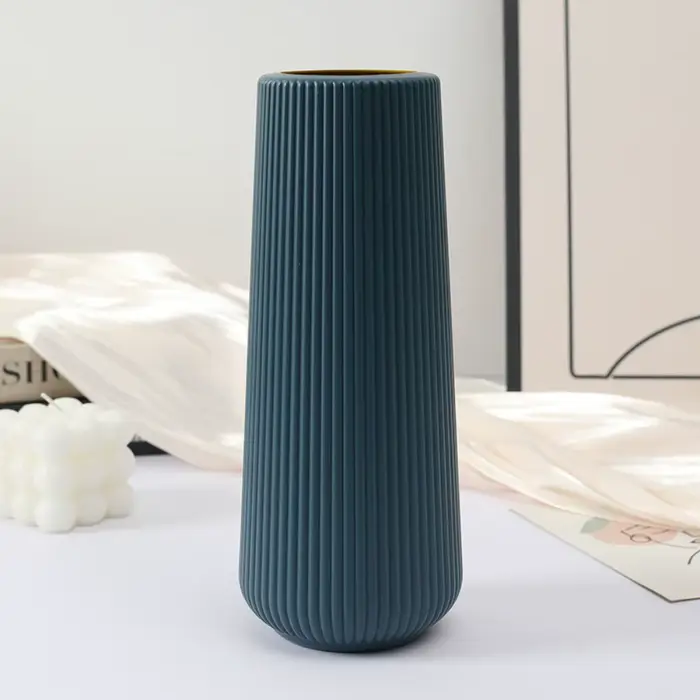 Vase à fleurs en plastique