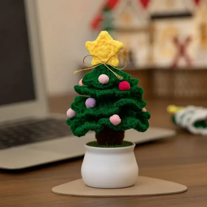 Arbre de noël tricoté créatif en pot