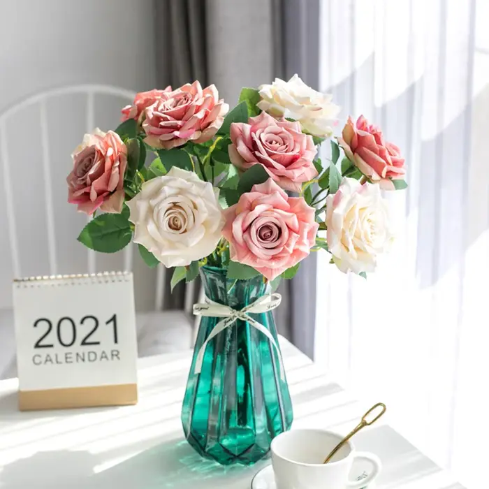 Roses artificielles en soie simples de style nordique