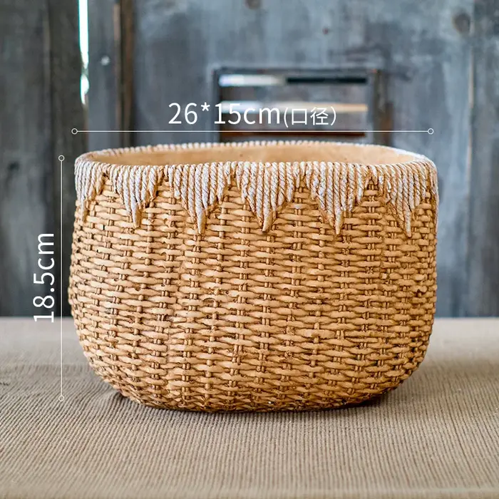 Pot de fleur en rotin tissé rustique