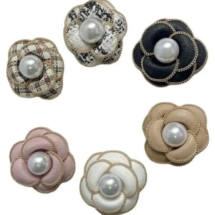 Broche en tissu avec perles et fleurs pour femmes
