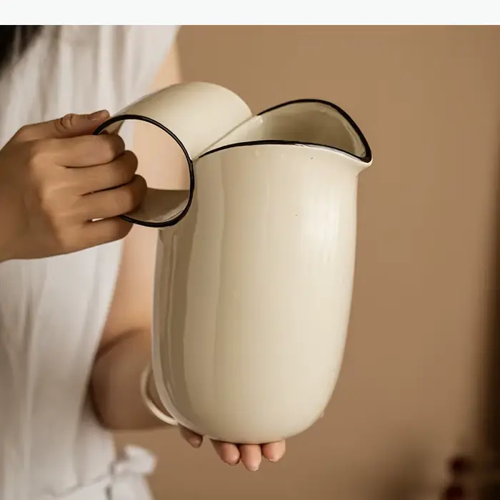 Vase en céramique en forme de pot