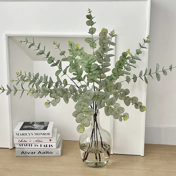 Cuir chevelu d'eucalyptus à 3 fourcommuniste