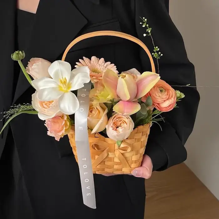Panier de fleurs fait à la main