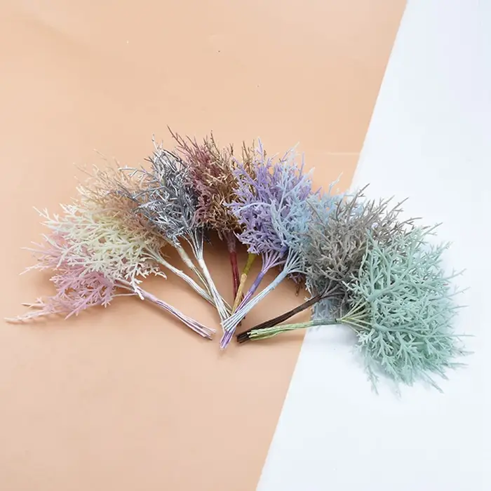 Vase de plantes artificielles en plastique