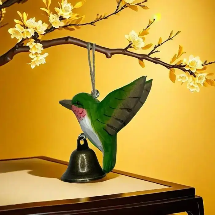 Figurine d'oiseau colibri sculptée à la main en bois avec clochette