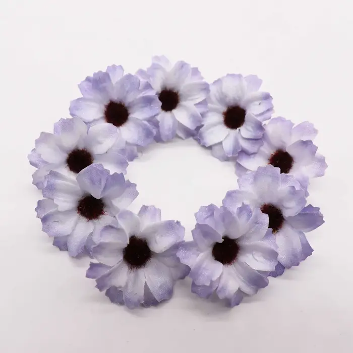 Petites marguerites en soie