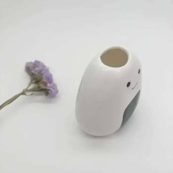 Vases à bourgeons en céramique