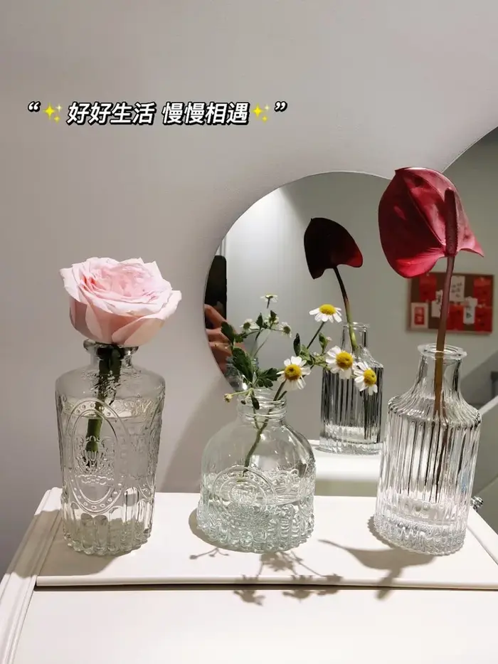 Vase en verre rétro français en relief