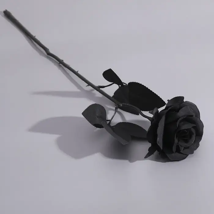 Roses artificielles noires pures