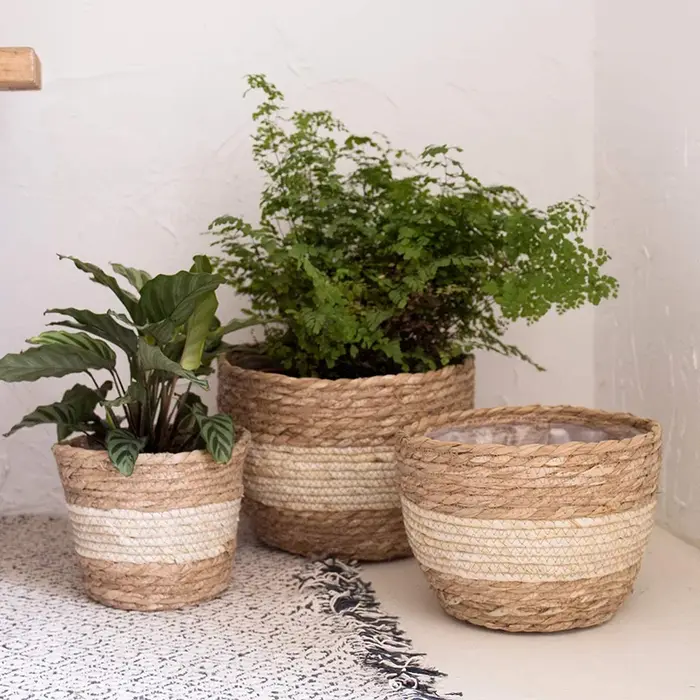 Panier de fleurs en rotin