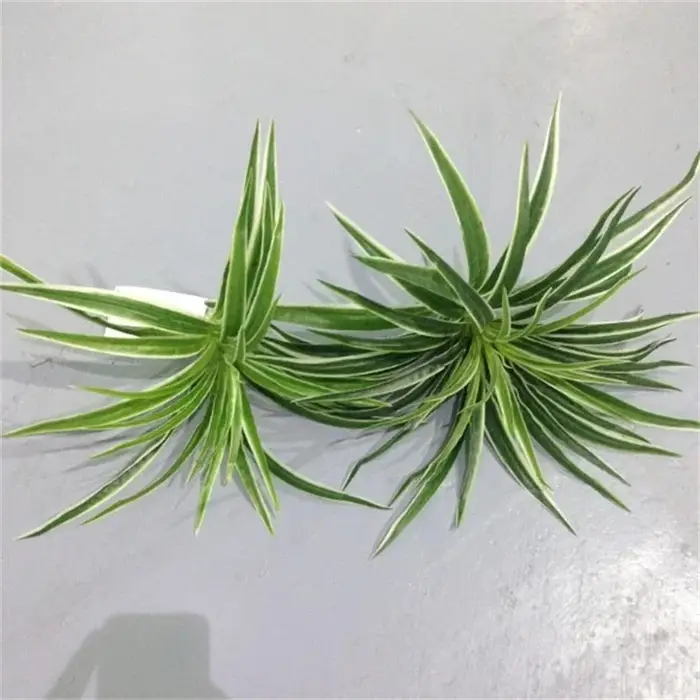 Plantes artificielles en plastique