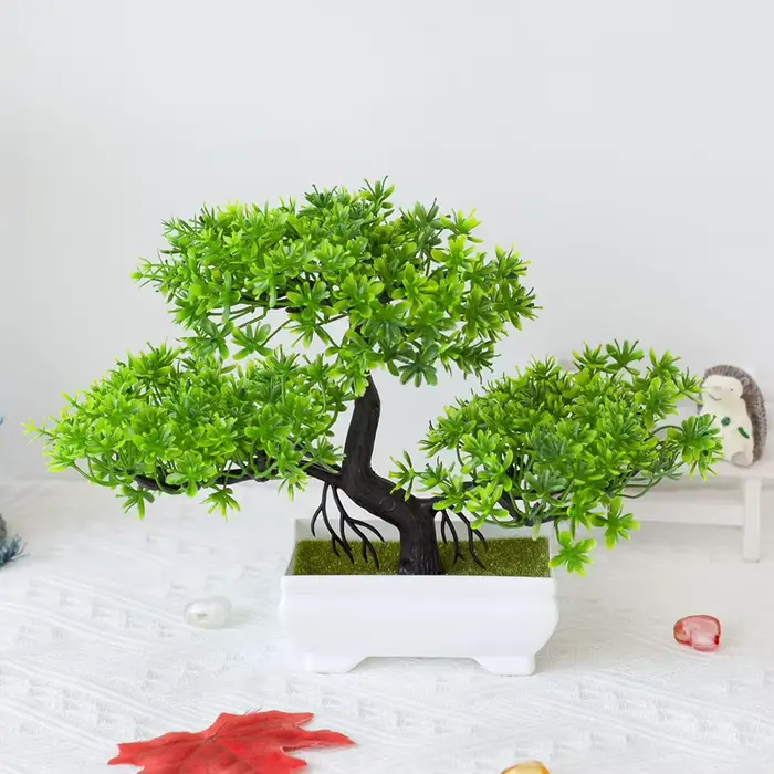 Petit arbre artificiel en pot