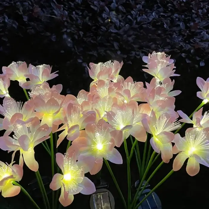 Lampe solaire à piquer en terre en forme de fleur de camélia